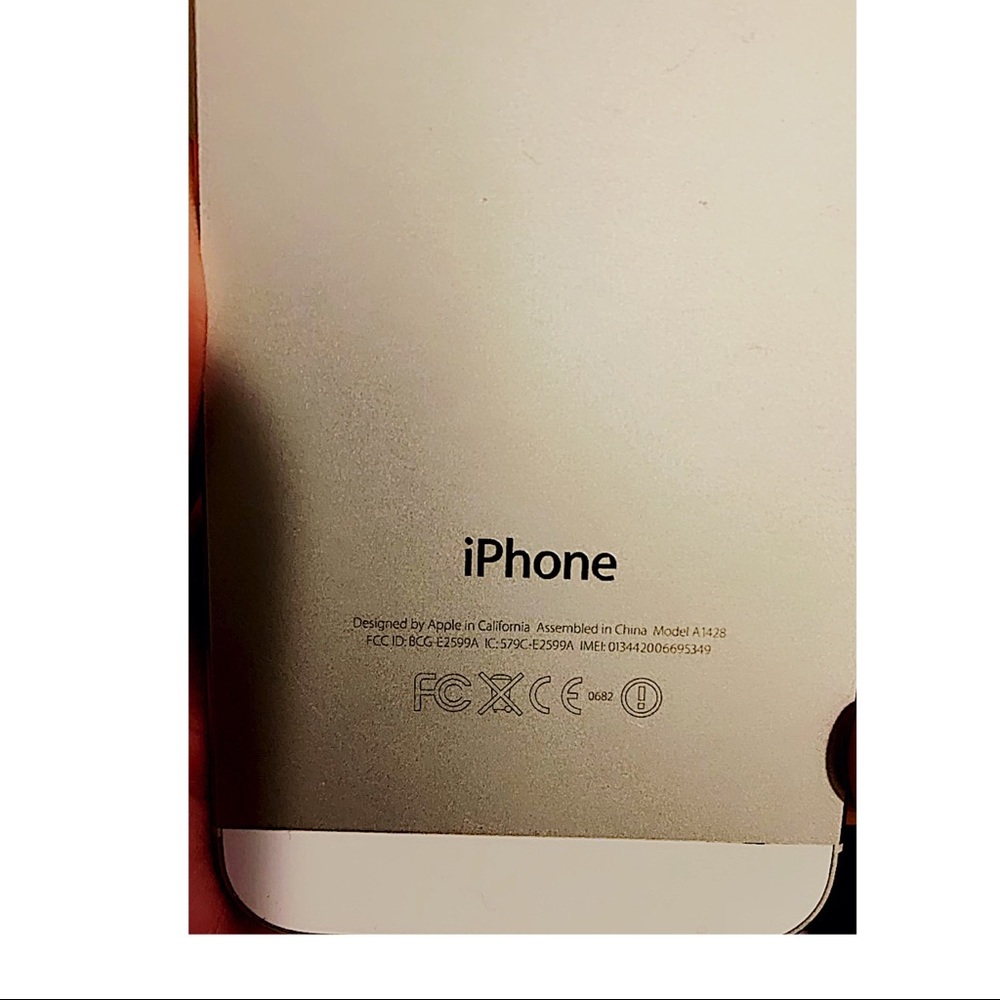 An Iphone 5 Barely Used Basically New - image 2